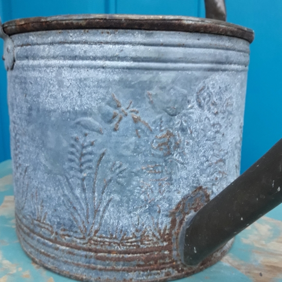 LARGE Vintage Watering Can Rustic Metal Pitcher - Picture 8 of 15